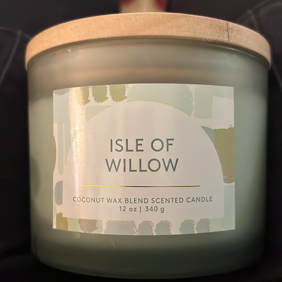Candle Isle of Willow Coconut Wax Blend Scented Candle 12oz NEW!! - Picture 1 of 5